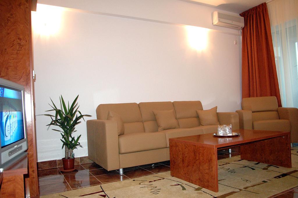 Hotel Florida مامايا المظهر الخارجي الصورة